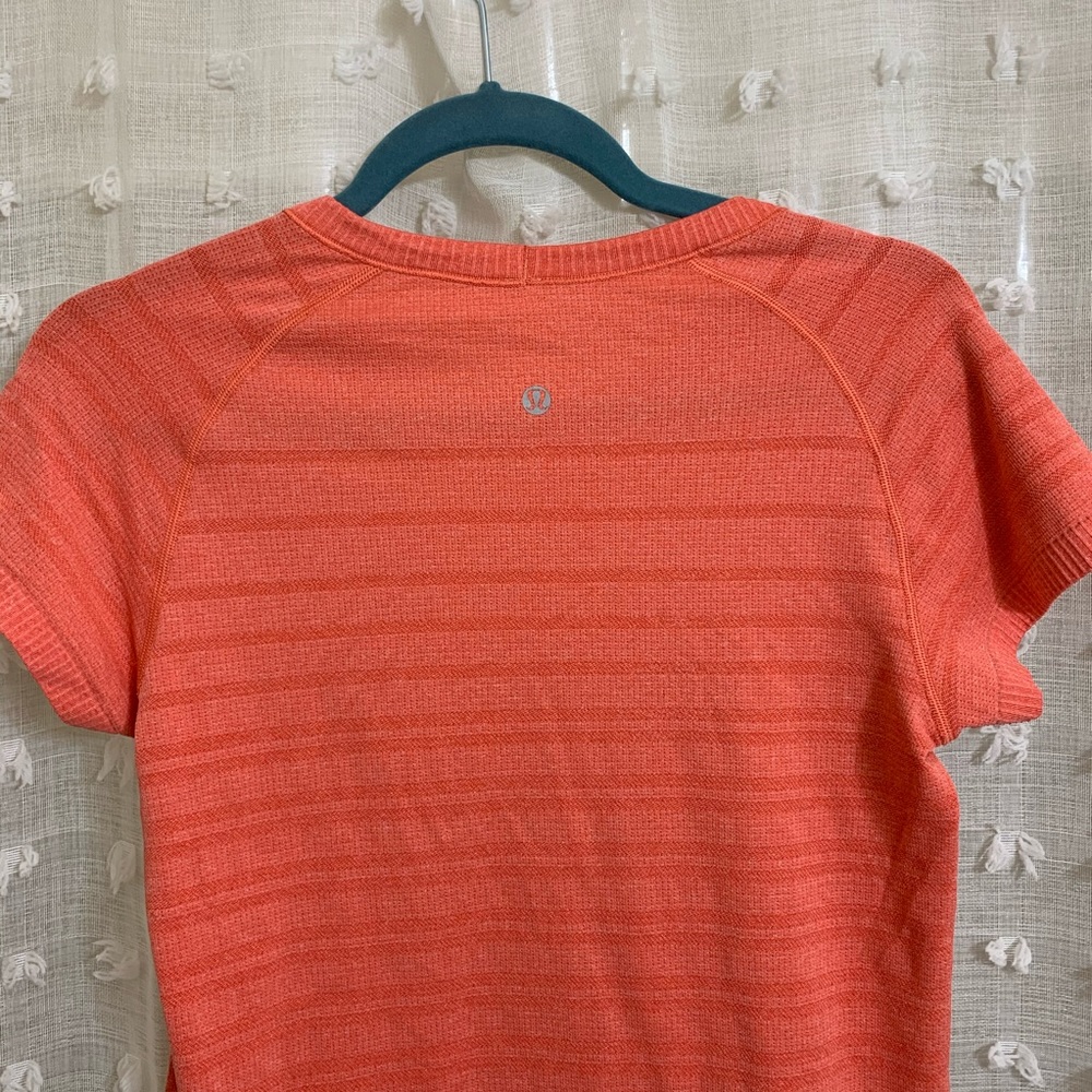 Lululemon work out top (size 8)